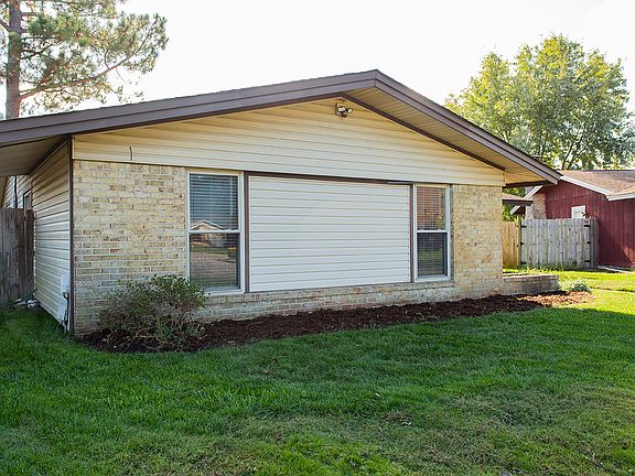3rd image of 744 Tanoak Ct