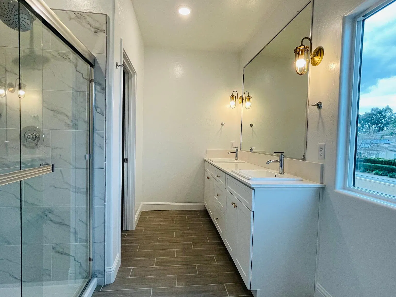 4 bed, 2.5 bath, 2100 sqft, $3,500 — Photo 4