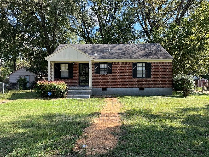 1st image of 792 Saint Nick Dr