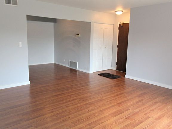 5th image of 601 Limerick Ln APT 1C