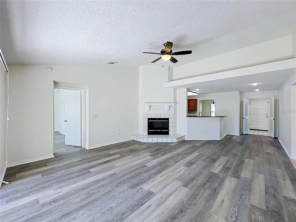 3 bed, 2.0 bath, 1854 sqft, $2,800 — Photo 3