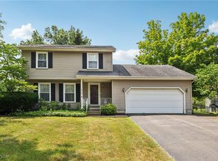315 Melody Ln, Hubbard, OH