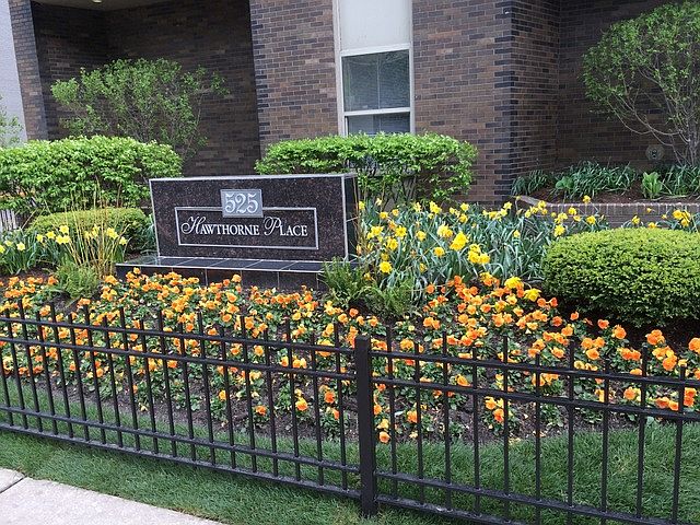1st image of 525 W Hawthorne Pl APT 1904
