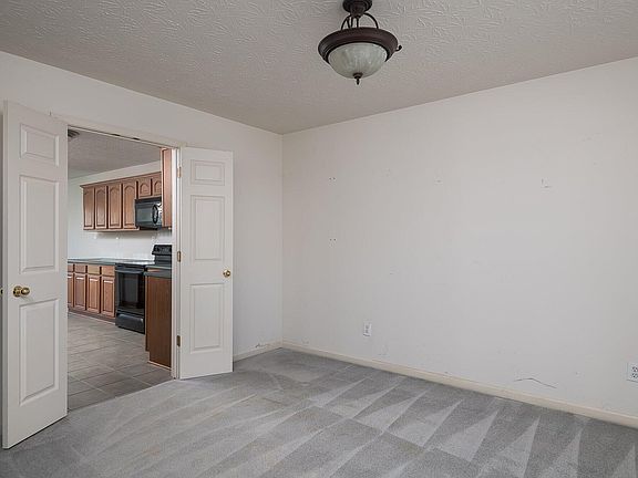4th image of 577 Wellington Gardens Dr