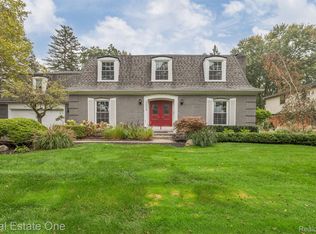 5699 Raven Rd, Bloomfield Hills, MI 48301