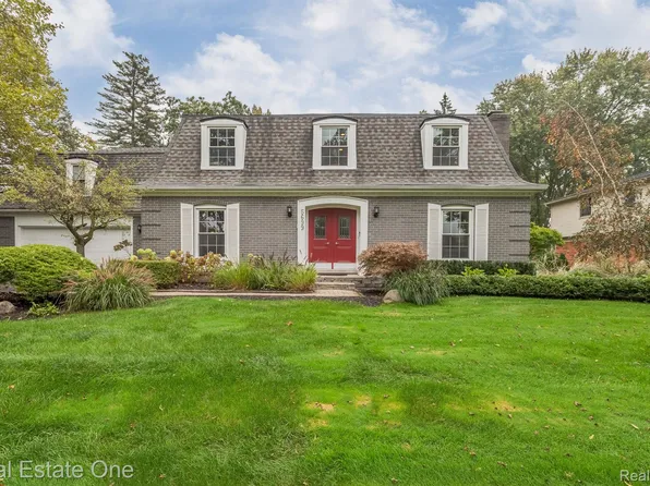 5699 Raven Rd, Bloomfield Hills, MI 48301