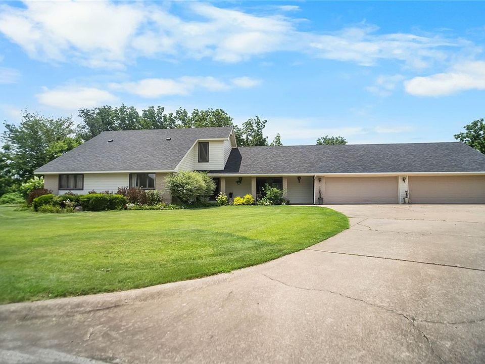 1st image of 4606 W Centre Ct