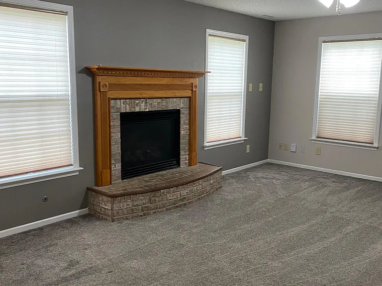 633 Fireside Dr — Photo 14