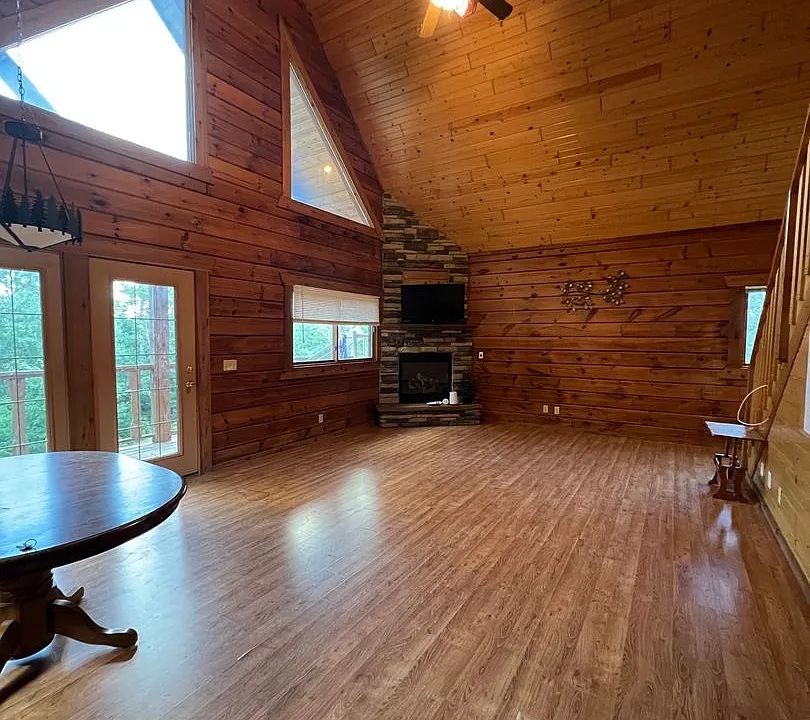 329 Hilltop Ct