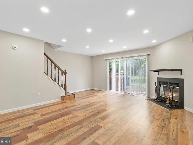 1004 Dartmouth Glen Way — Photo 12