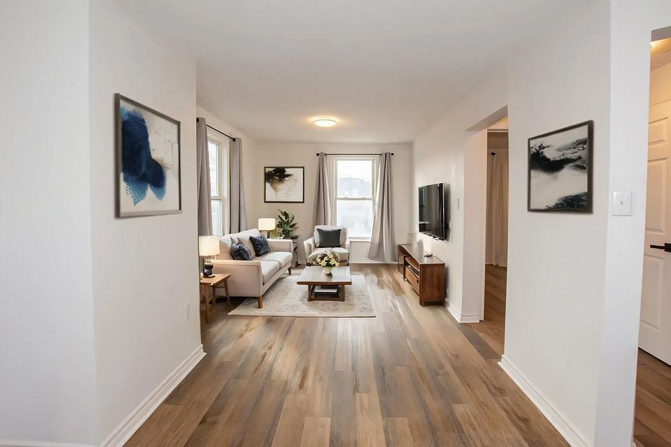 1st image of 220 Lincoln St