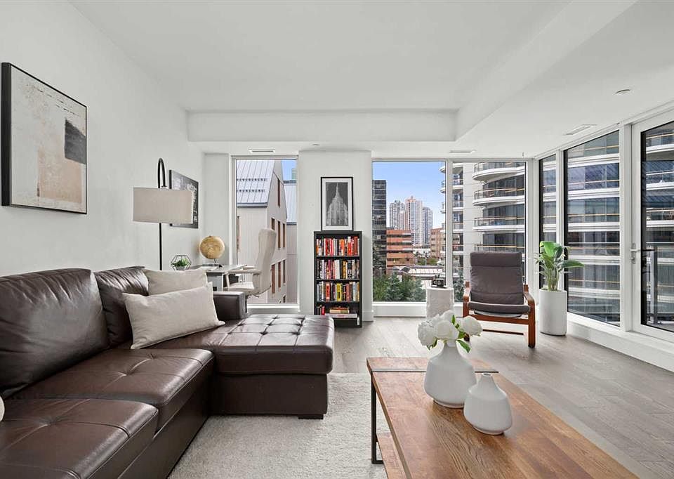 1st image of 1025 N 5th Ave SW #609