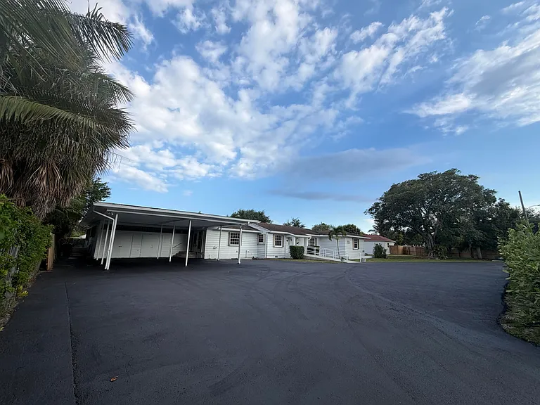 202 Palm Ct — Photo 10
