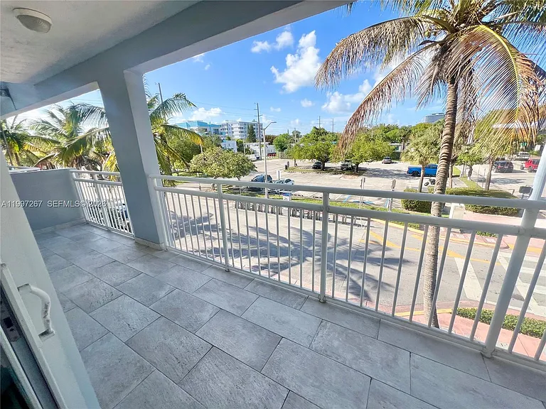 7832 Collins Ave #304 — Photo 14