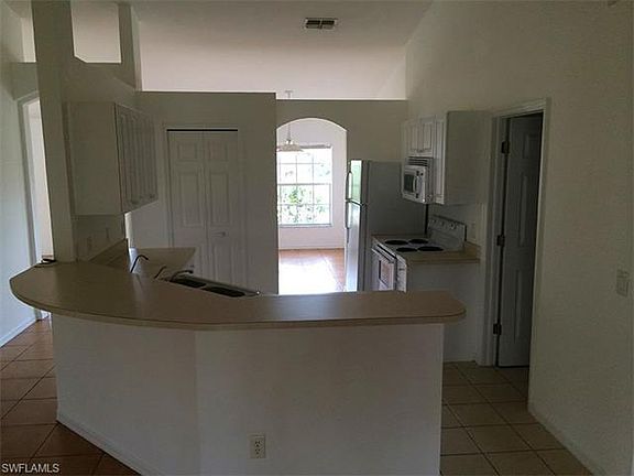 3rd image of 1001 SW 37th Ter