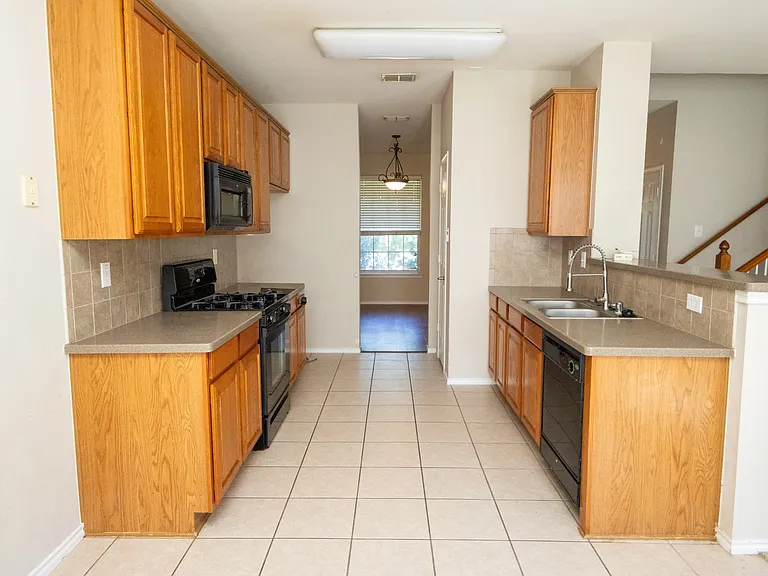 1407 Hazelwood Dr — Photo 10