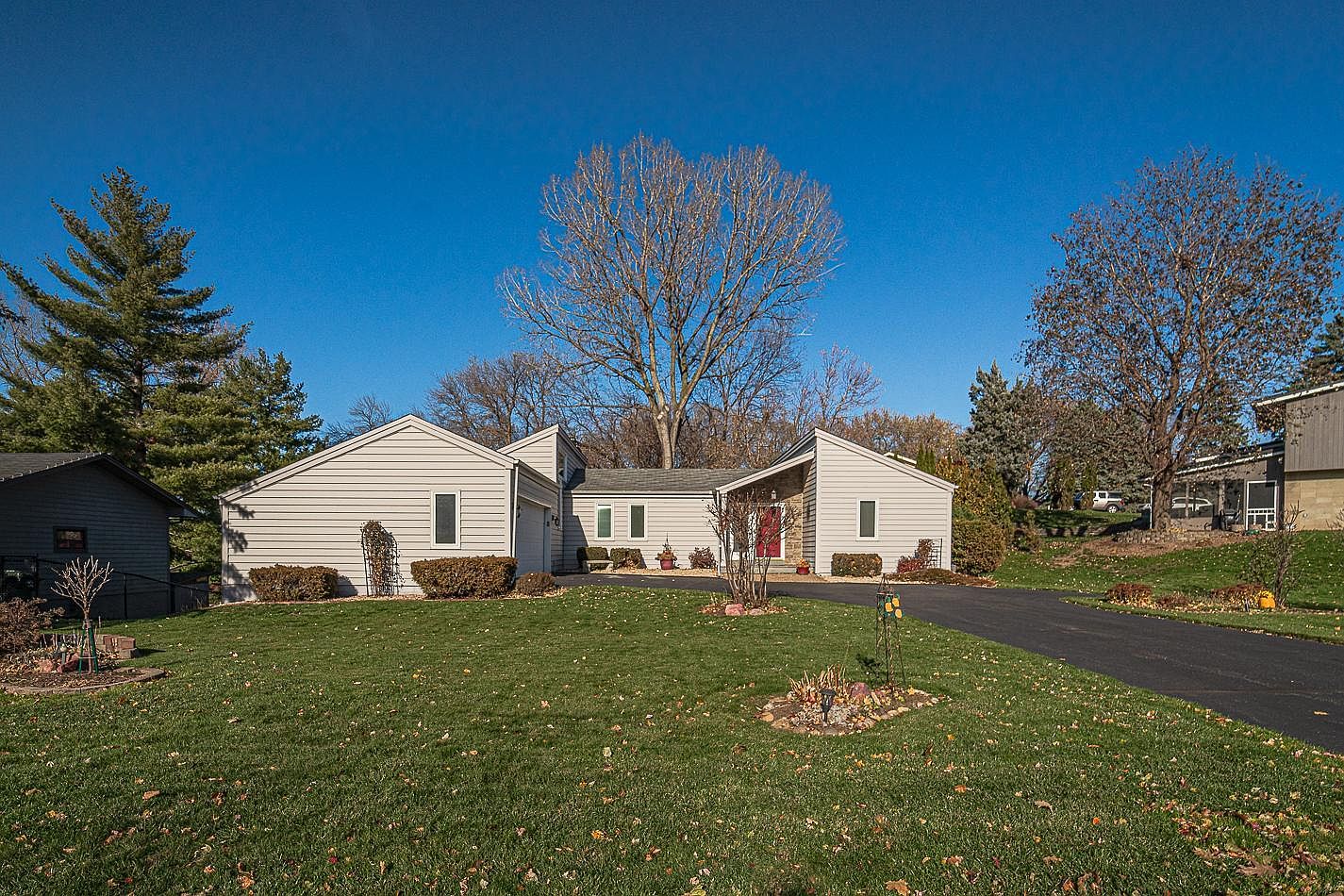 ピアス mn 1529 Red Cedar Rd, Eagan, MN 55121 | Zillow