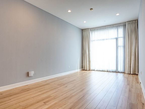 3rd image of 3223 W 6th St Unit 207