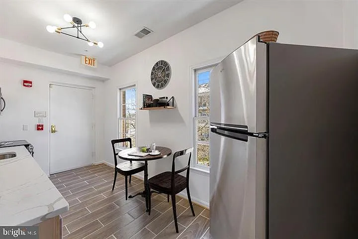 232 Main St #4 — Photo 2