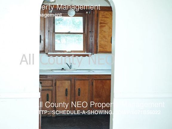 3rd image of 701 E Judson Ave