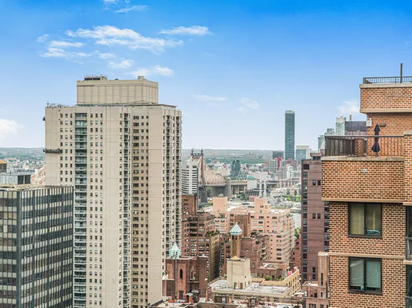 250 East 54th Street image 3 of 11