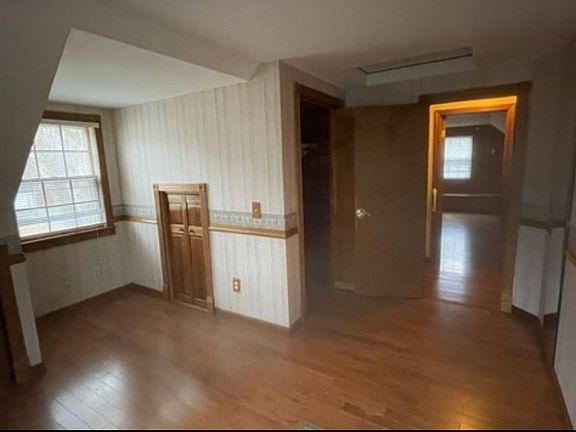 5th image of 224 Oakwood Ln