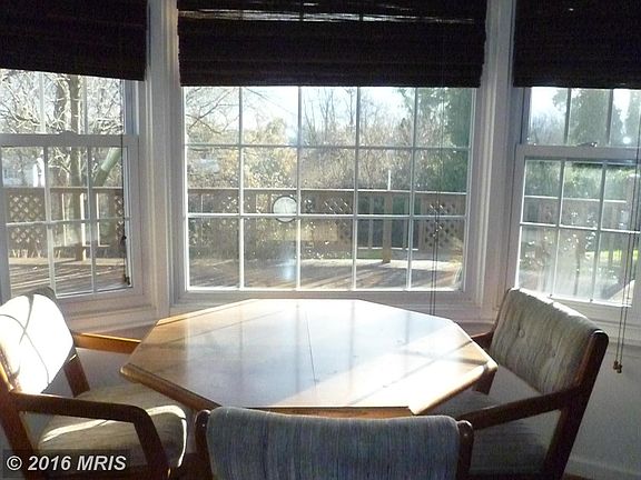 3rd image of 603 Lancelot Ln