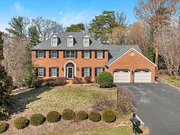 3rd image of 3535 Windsor Oaks Cir SW