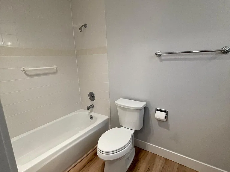 10503 NE 32nd Pl #H301 — Photo 6