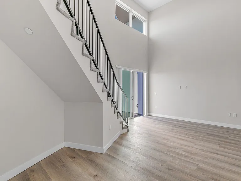 825 Coronado-Building — Photo 36