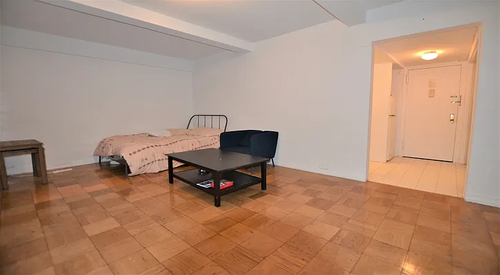 Rented by Manhattan Realty Group | media 13