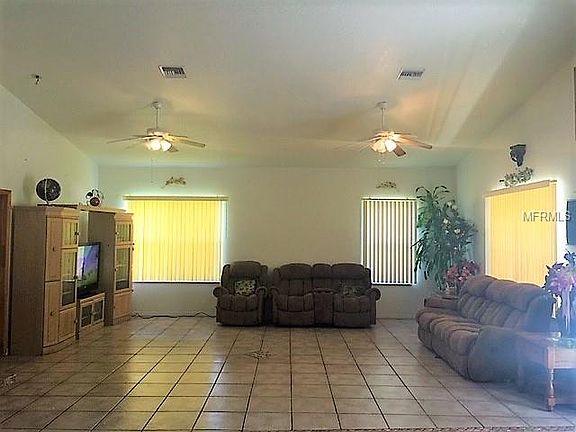 3rd image of 1040 Britts Ln W