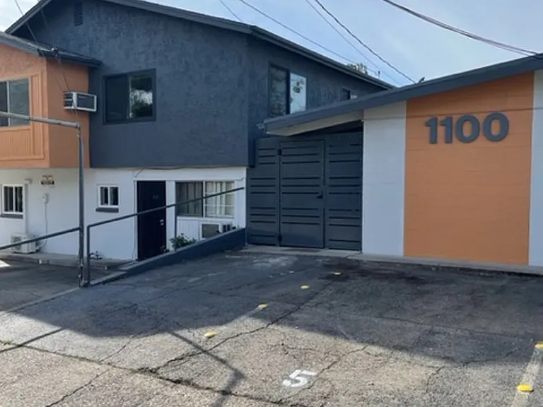 1100 Trinity St — Photo 3