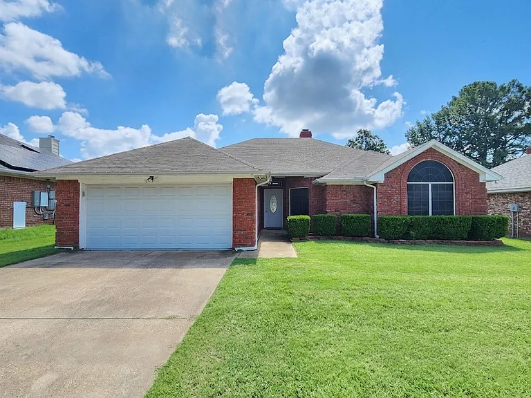 2906 Whetstone Ln — Photo 1