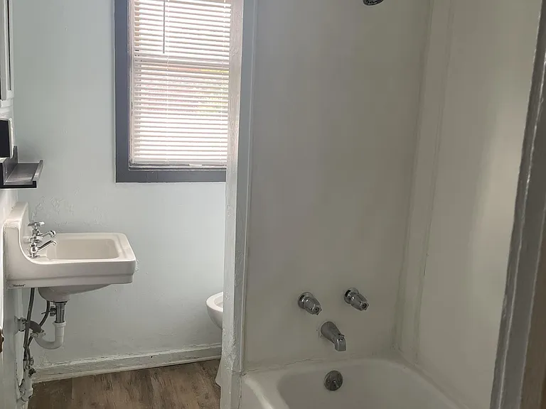 742 N 300 W — Photo 13