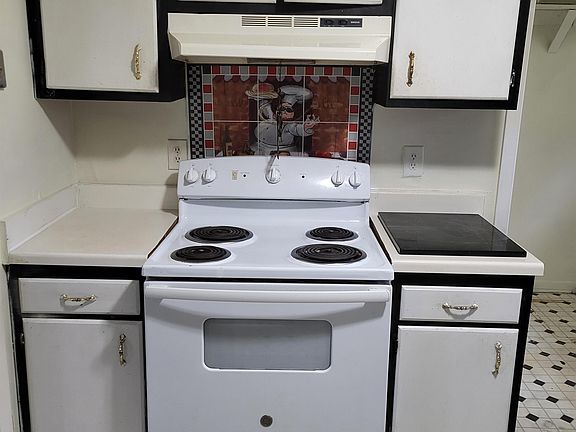 2nd image of 6811 Radial Dr