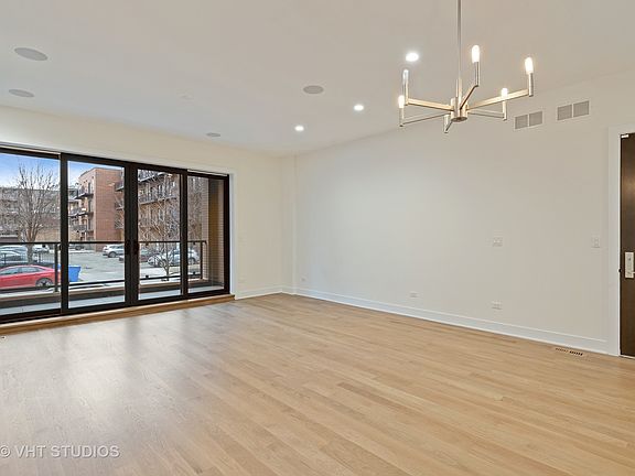 5th image of 1156 W Ohio St #1E