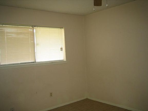5th image of 9411 Crooked Wood Ln