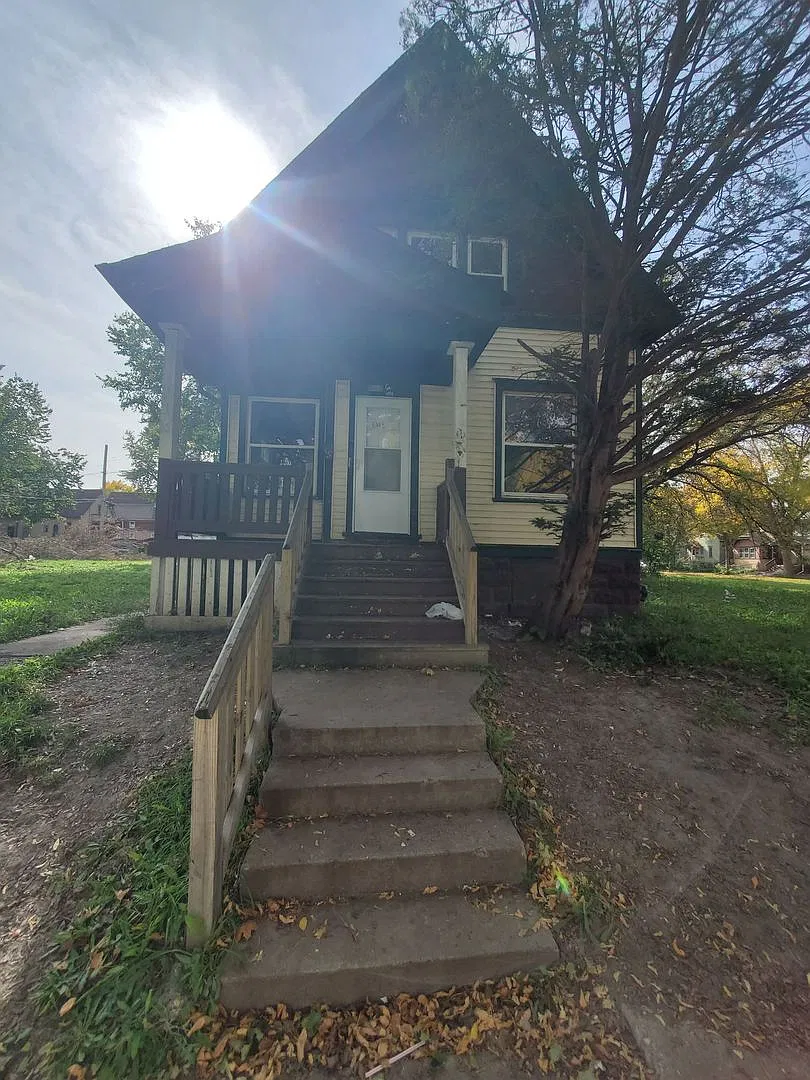 Spacious 4-Bedroom Home with Recent Updates in Milwaukee! — Photo 1