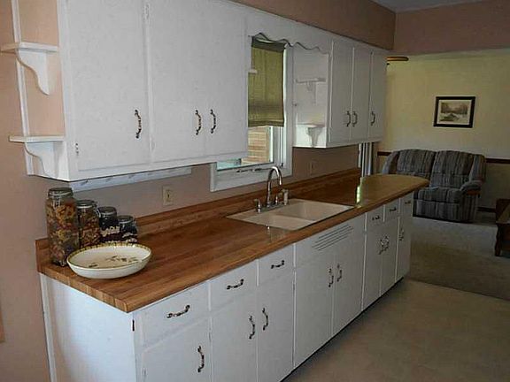 3rd image of 103 Cory St