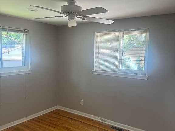 4th image of 2705 Clawson Ave