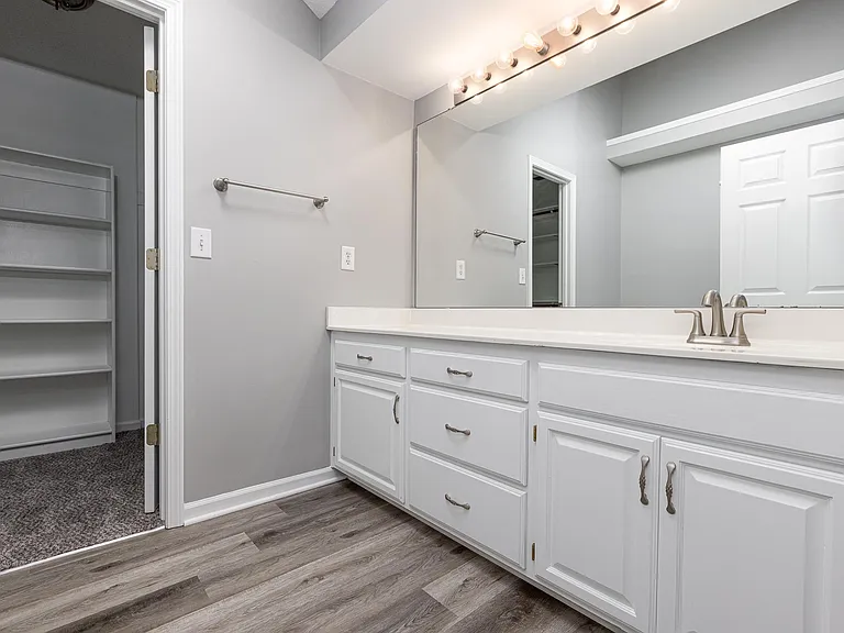 11246 N Madison Ave — Photo 14