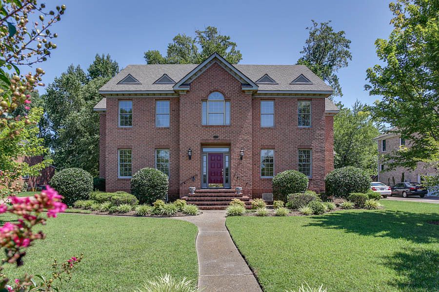 ALL BRICK W FENCED YARD