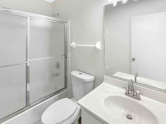 5th image of 6033 Glennsbury Ct #1