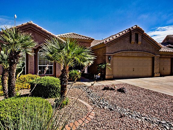 3rd image of 4019 E Summerhaven Dr