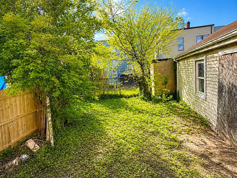 381 Leslie St #1 — Photo 10