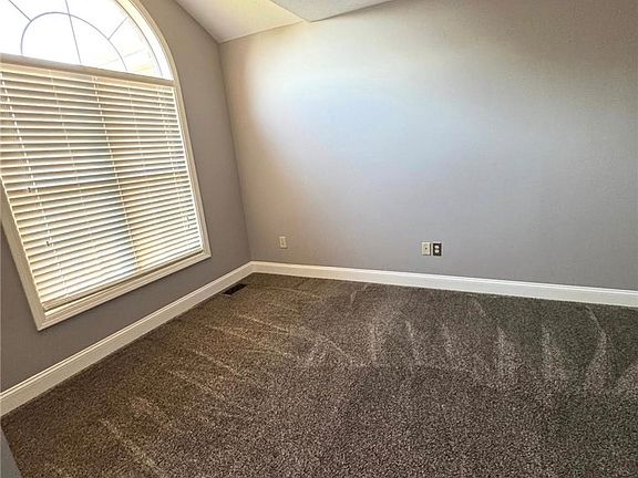 4th image of 258 Greenway Drive