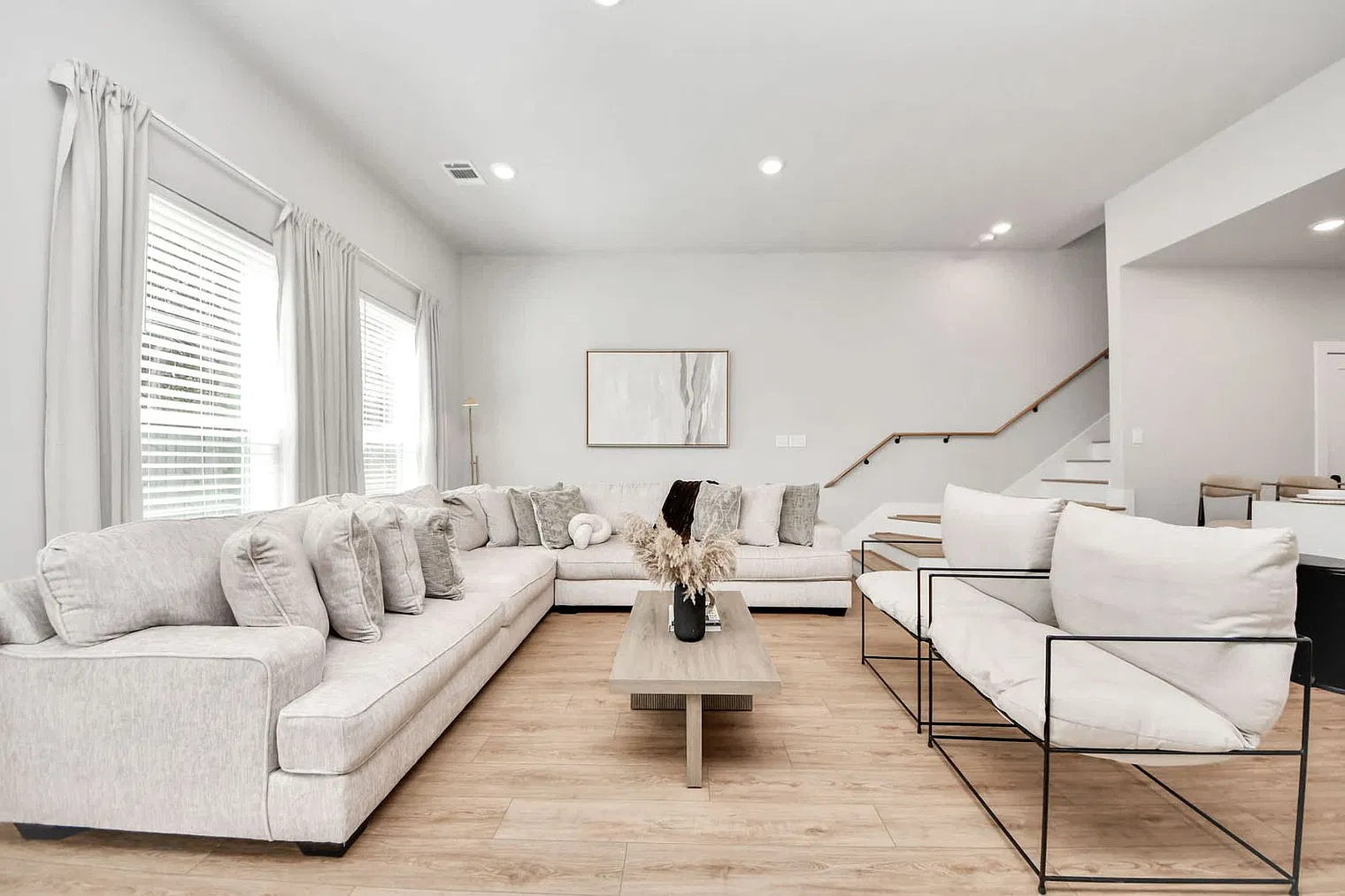 3 bed, 2.0 bath, 1291 sqft, $2,695 — Photo 1