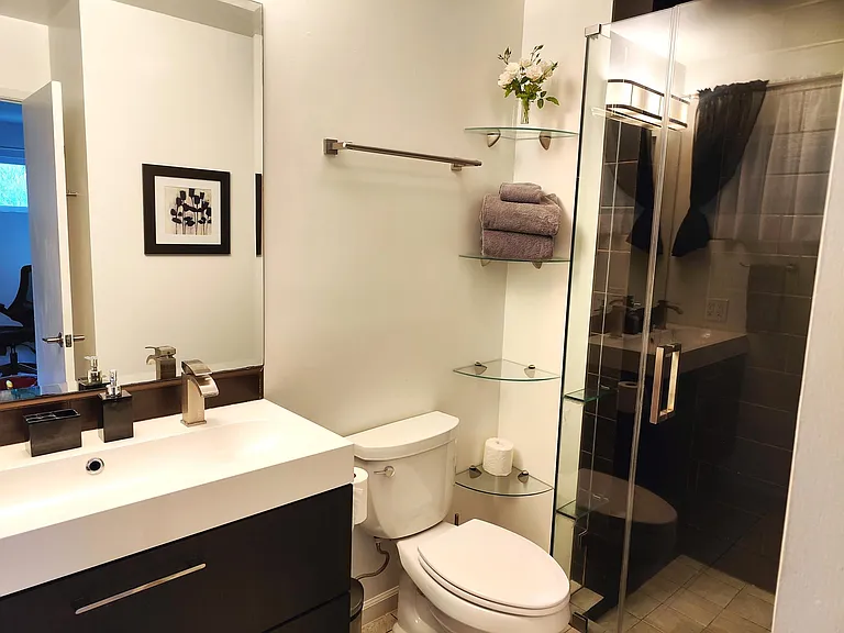 929 Rutland Ave — Photo 5