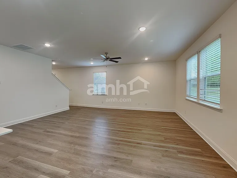 1207 Livengood Way — Photo 7